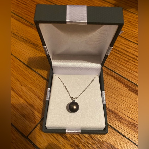 Black Cultured Freshwater Pearl Necklace - Picture 3 of 6